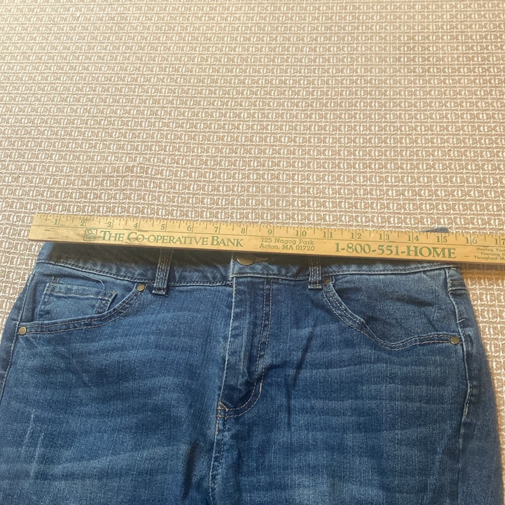 Women’s size 8 d. jeans - Picture 6 of 6